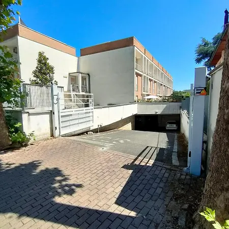 Con Posto Auto Riservato Apartamento *