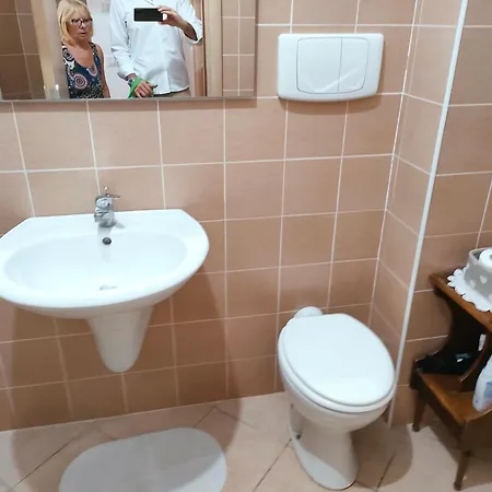 Con Posto Auto Riservato Сутри