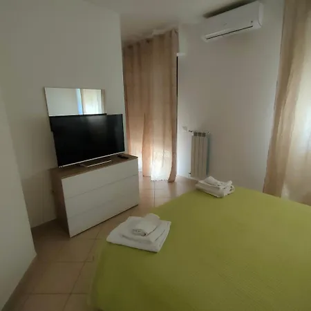 Con Posto Auto Riservato * Сутри