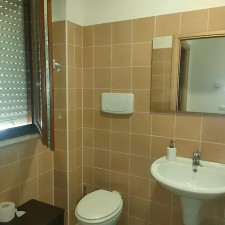 Con Posto Auto Riservato * Сутри