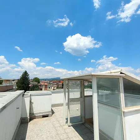 Con Posto Auto Riservato *