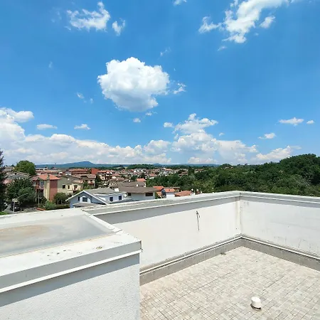 Con Posto Auto Riservato Apartamento