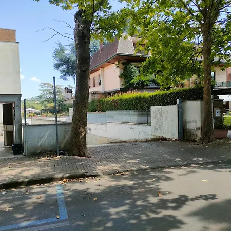 Con Posto Auto Riservato Апартаменты *