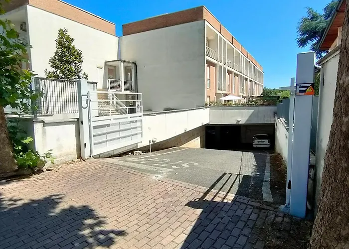 Con Posto Auto Riservato アパート *